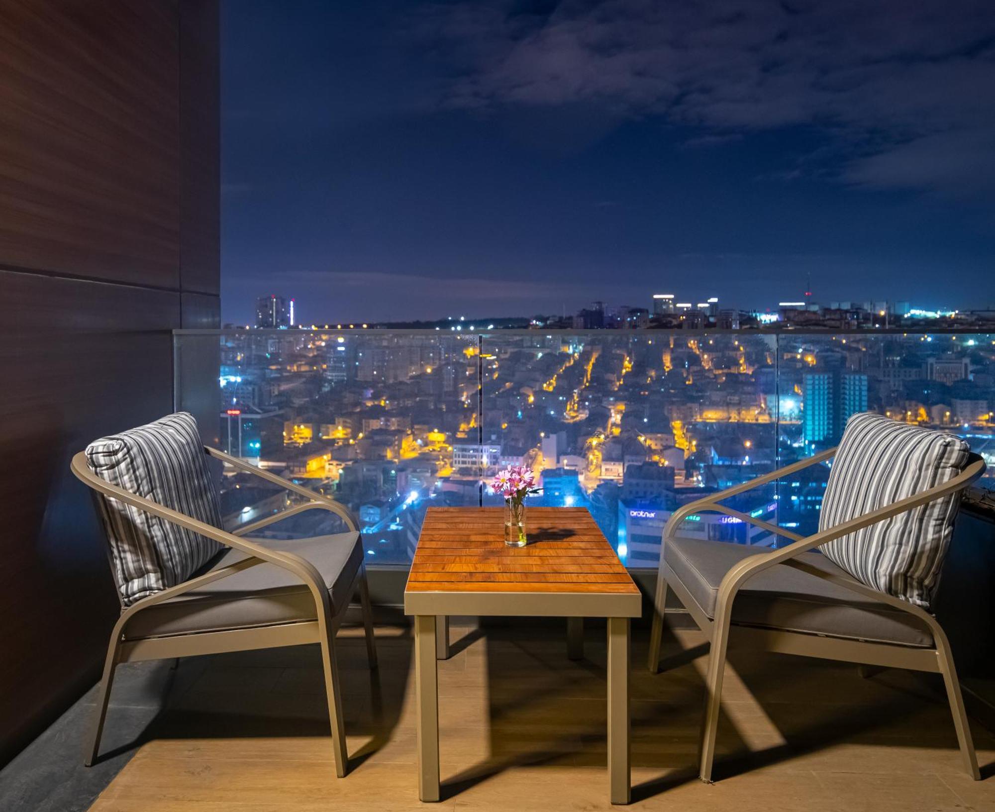 Movenpick Living Istanbul West Hotel Bagian luar foto View from the balcony of a suite