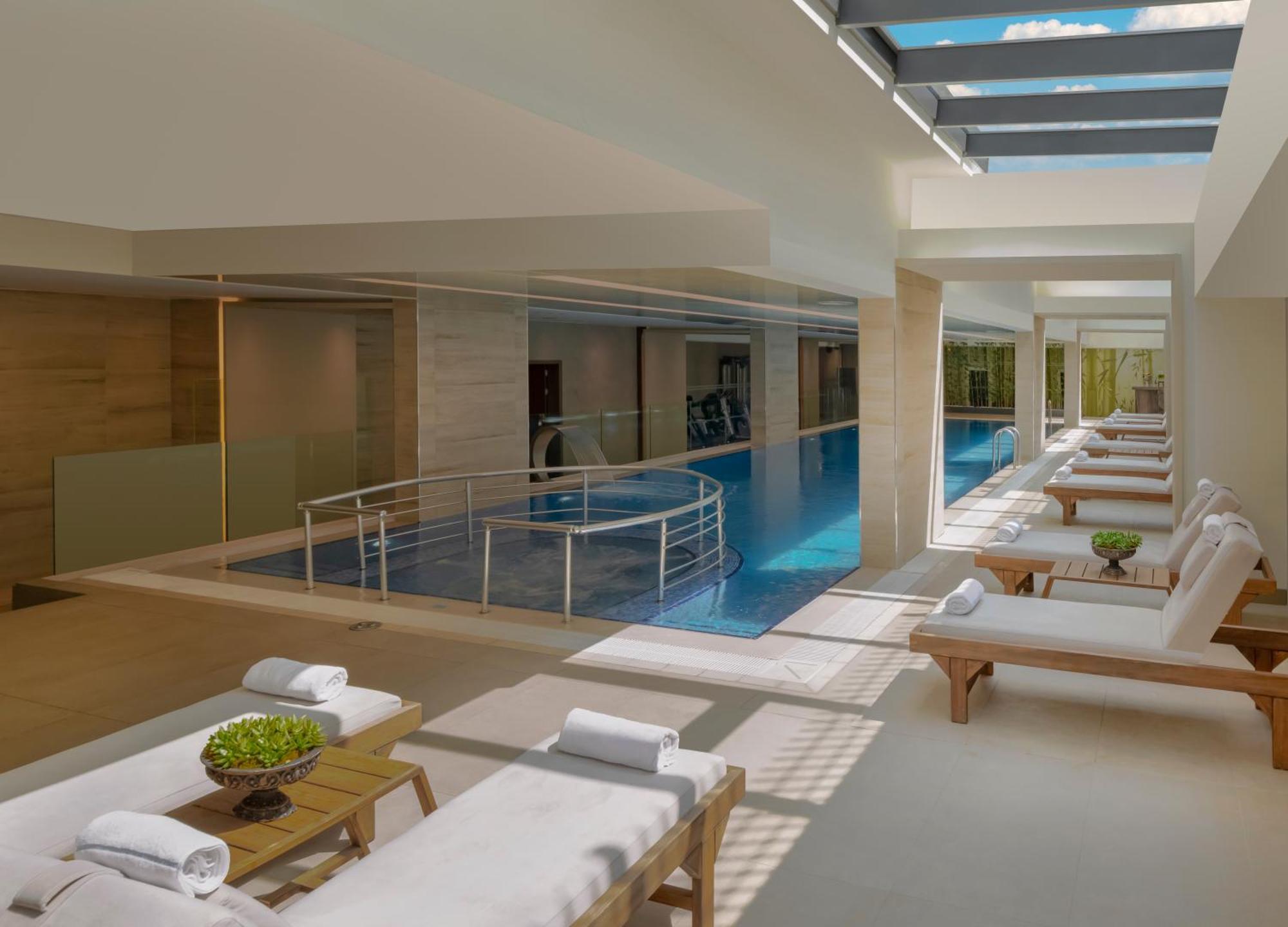 Movenpick Living Istanbul West Hotel Bagian luar foto