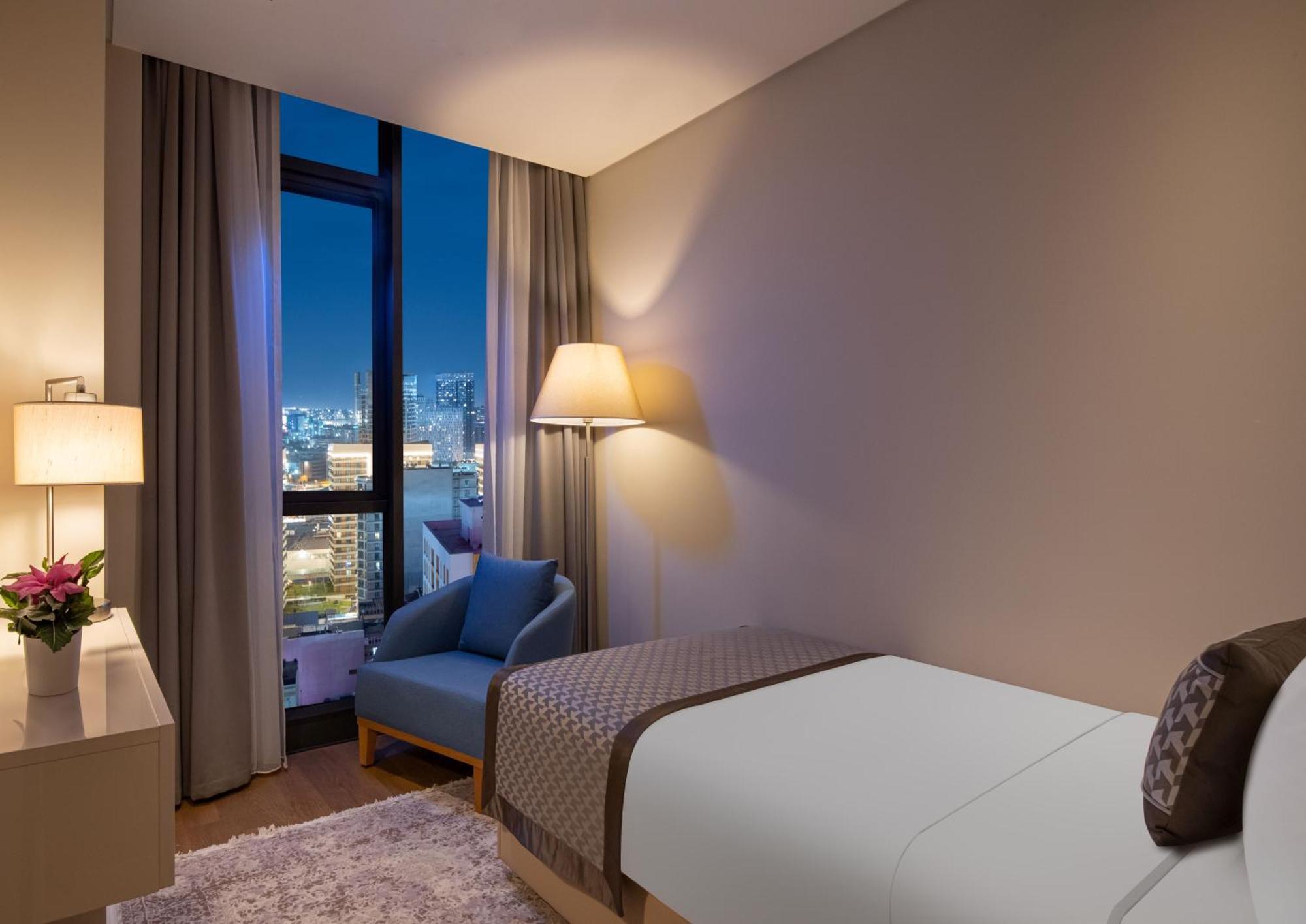 Movenpick Living Istanbul West Hotel Bagian luar foto