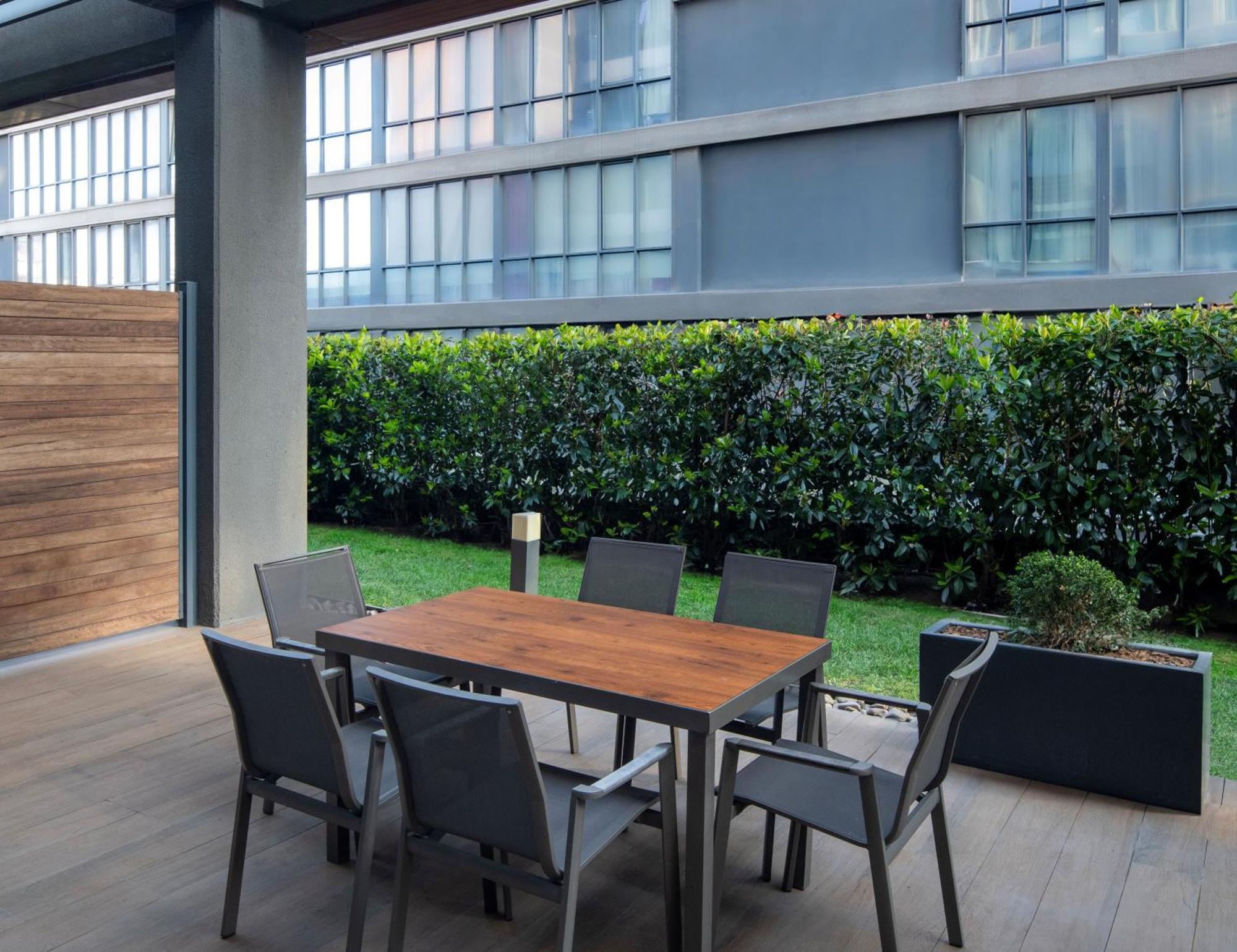 Movenpick Living Istanbul West Hotel Bagian luar foto