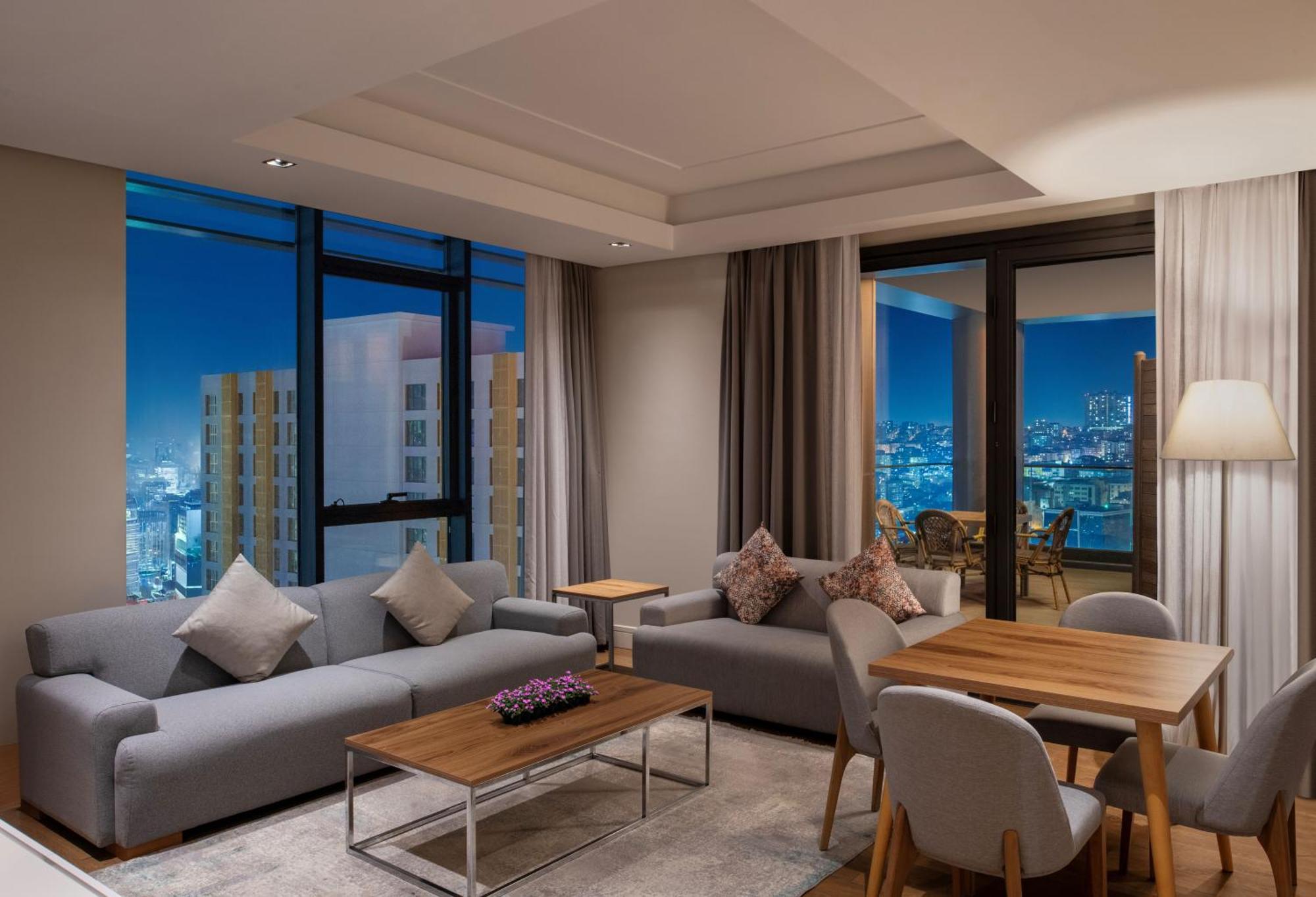 Movenpick Living Istanbul West Hotel Bagian luar foto