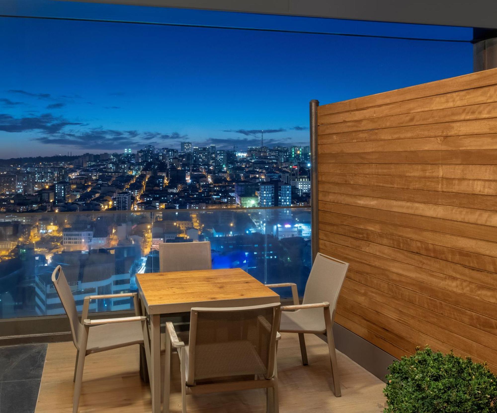 Movenpick Living Istanbul West Hotel Bagian luar foto