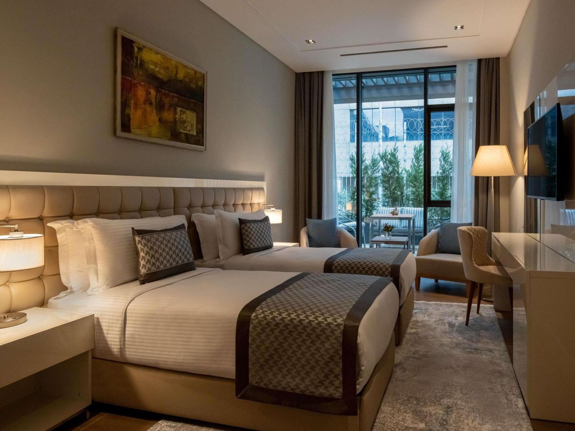 Movenpick Living Istanbul West Hotel Bagian luar foto