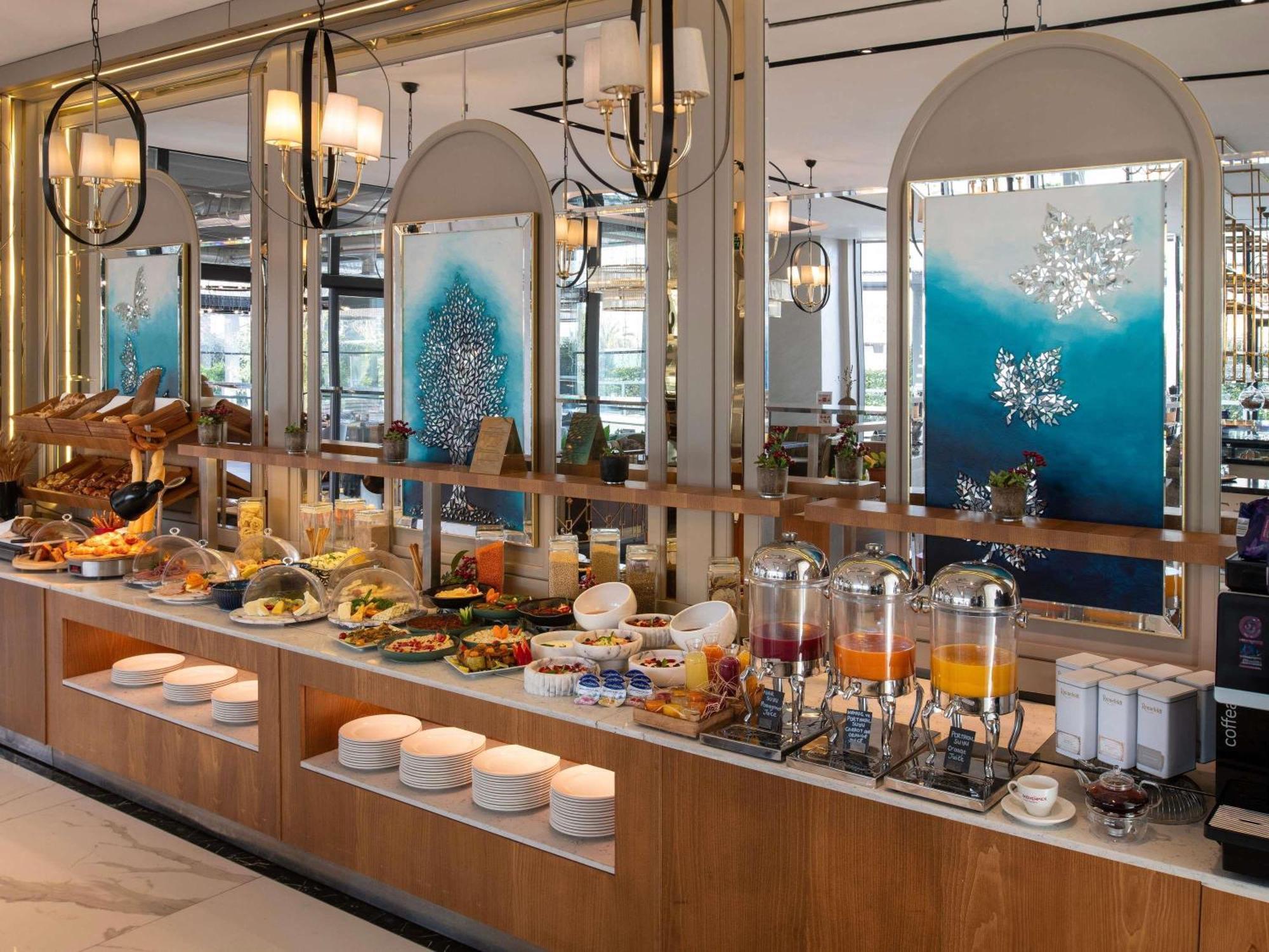 Movenpick Living Istanbul West Hotel Bagian luar foto