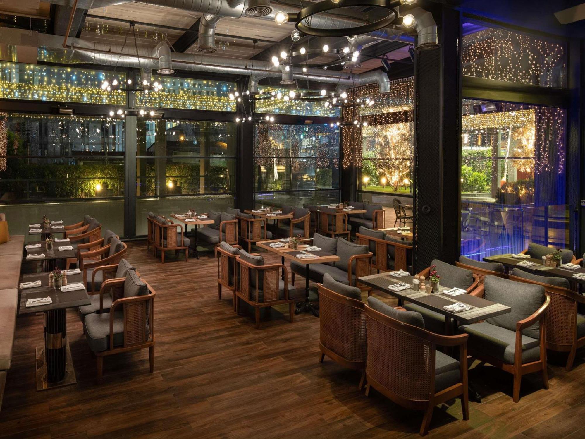 Movenpick Living Istanbul West Hotel Bagian luar foto