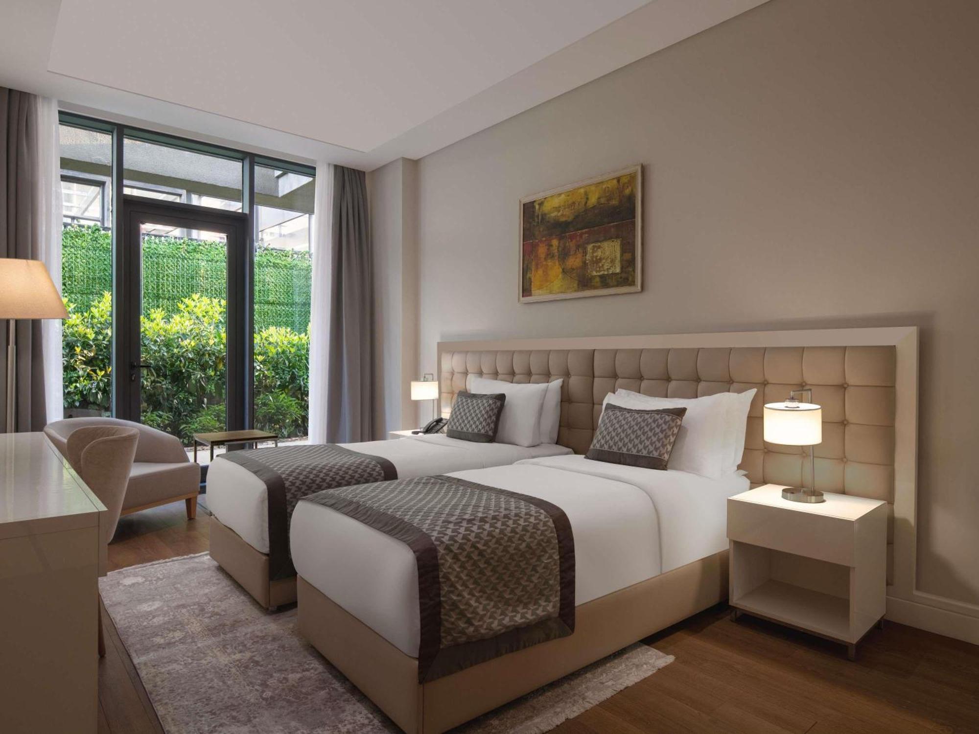 Movenpick Living Istanbul West Hotel Bagian luar foto