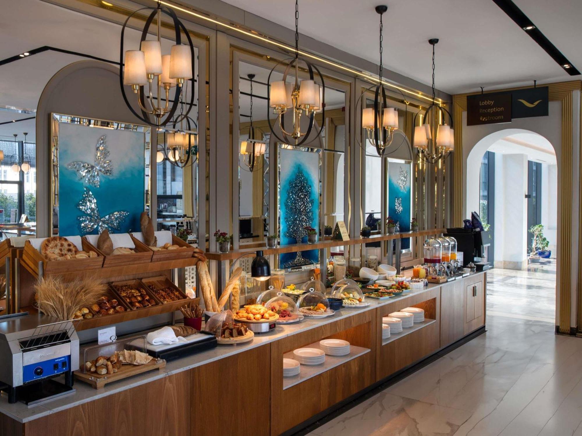 Movenpick Living Istanbul West Hotel Bagian luar foto
