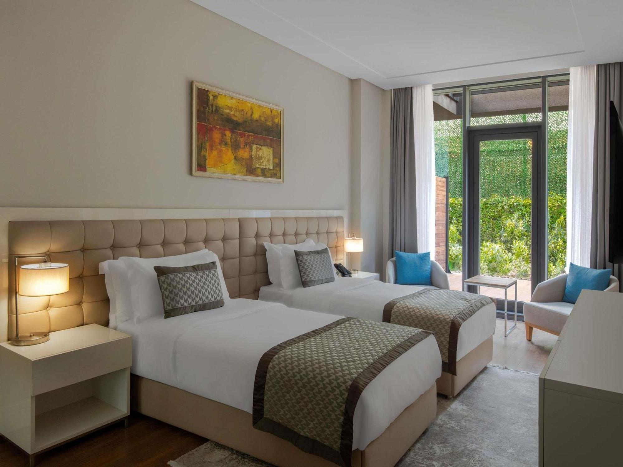 Movenpick Living Istanbul West Hotel Bagian luar foto