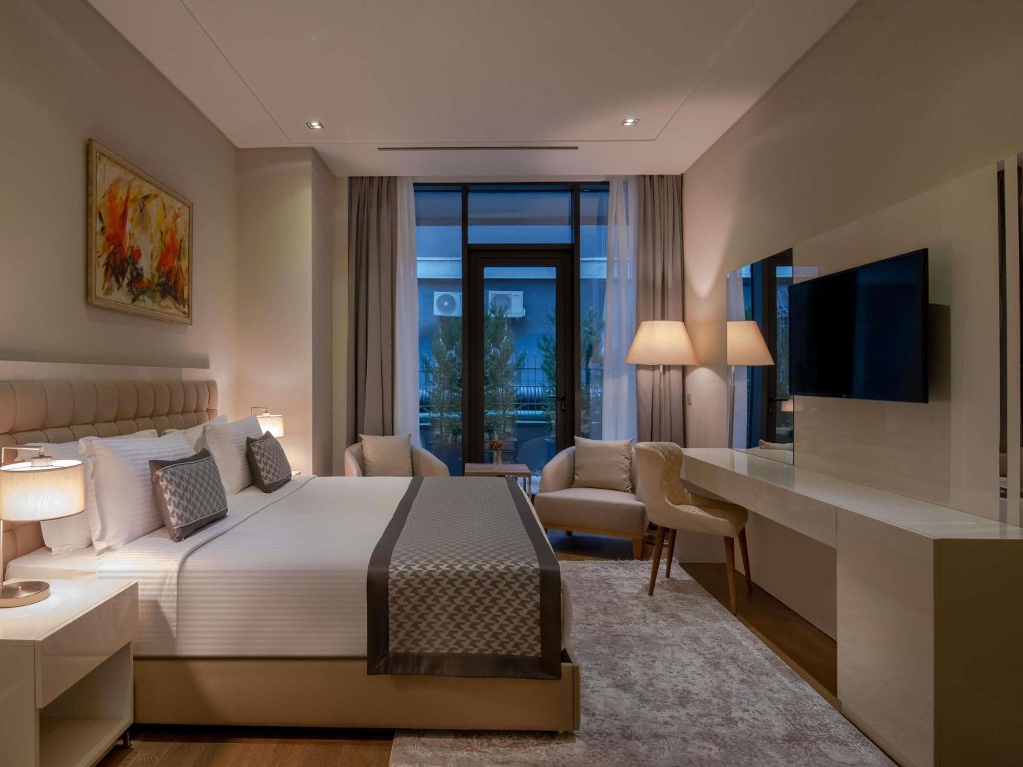 Movenpick Living Istanbul West Hotel Bagian luar foto