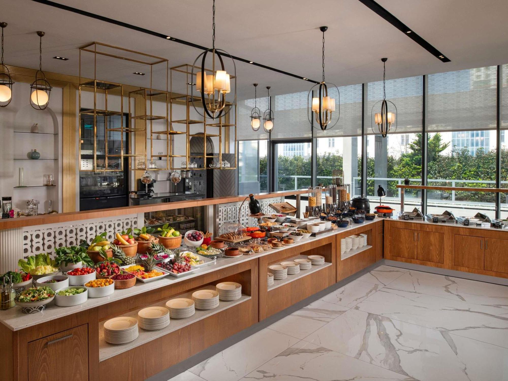 Movenpick Living Istanbul West Hotel Bagian luar foto