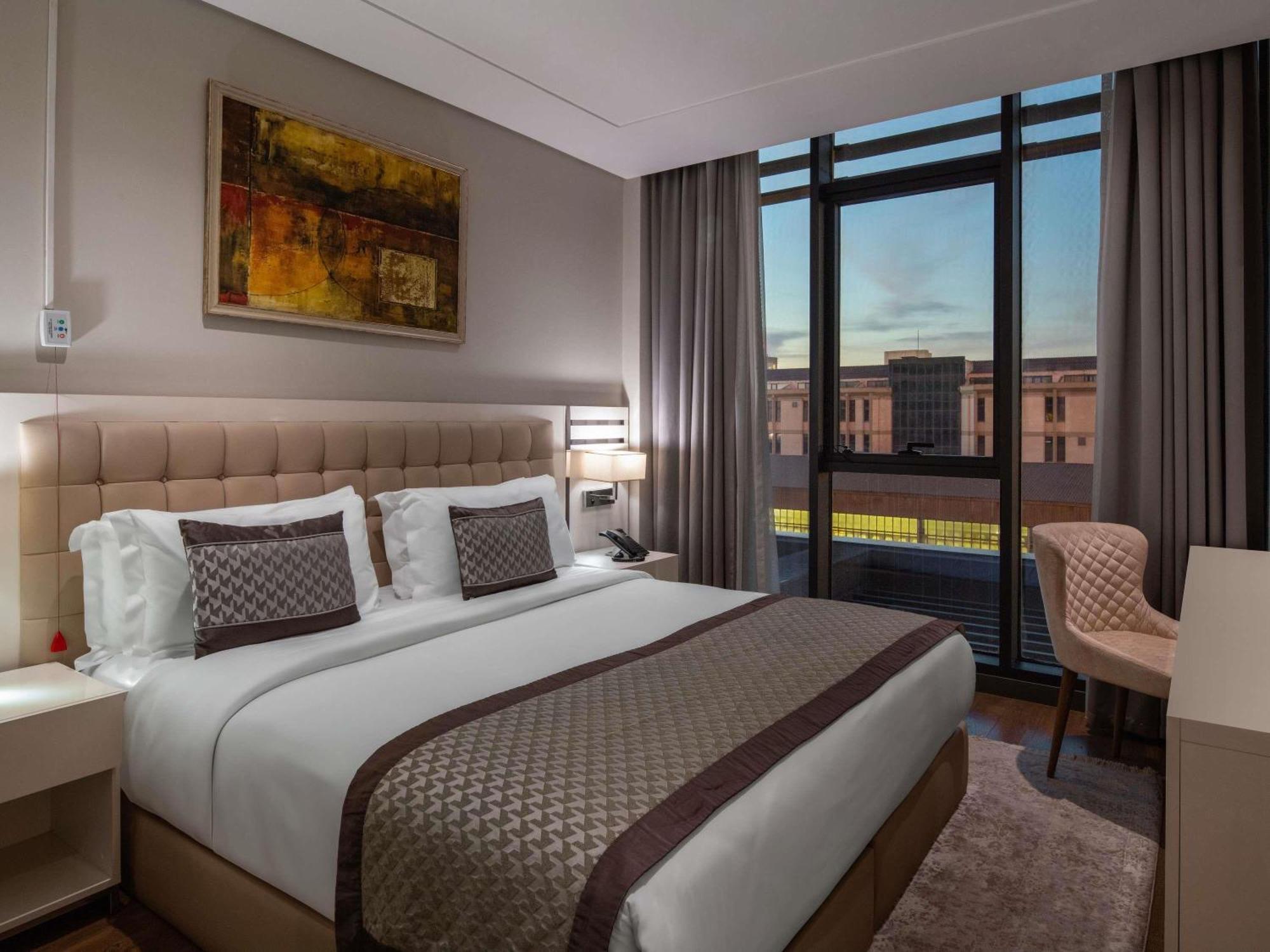 Movenpick Living Istanbul West Hotel Bagian luar foto