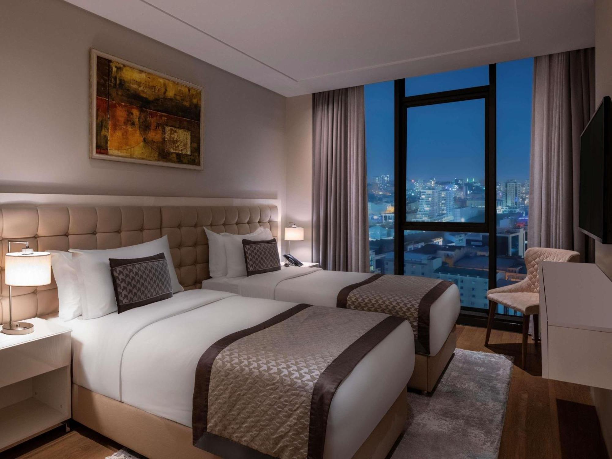 Movenpick Living Istanbul West Hotel Bagian luar foto