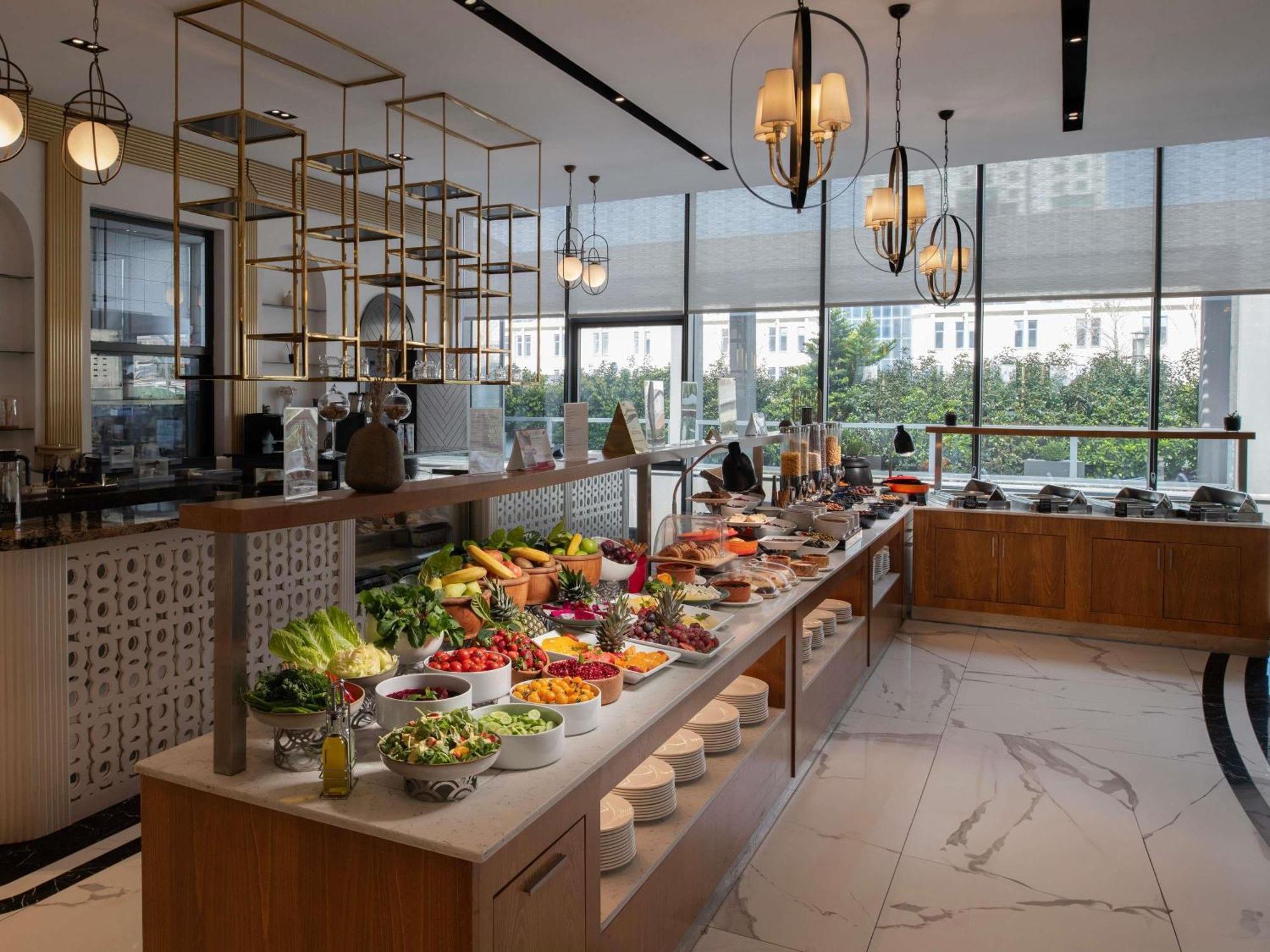 Movenpick Living Istanbul West Hotel Bagian luar foto