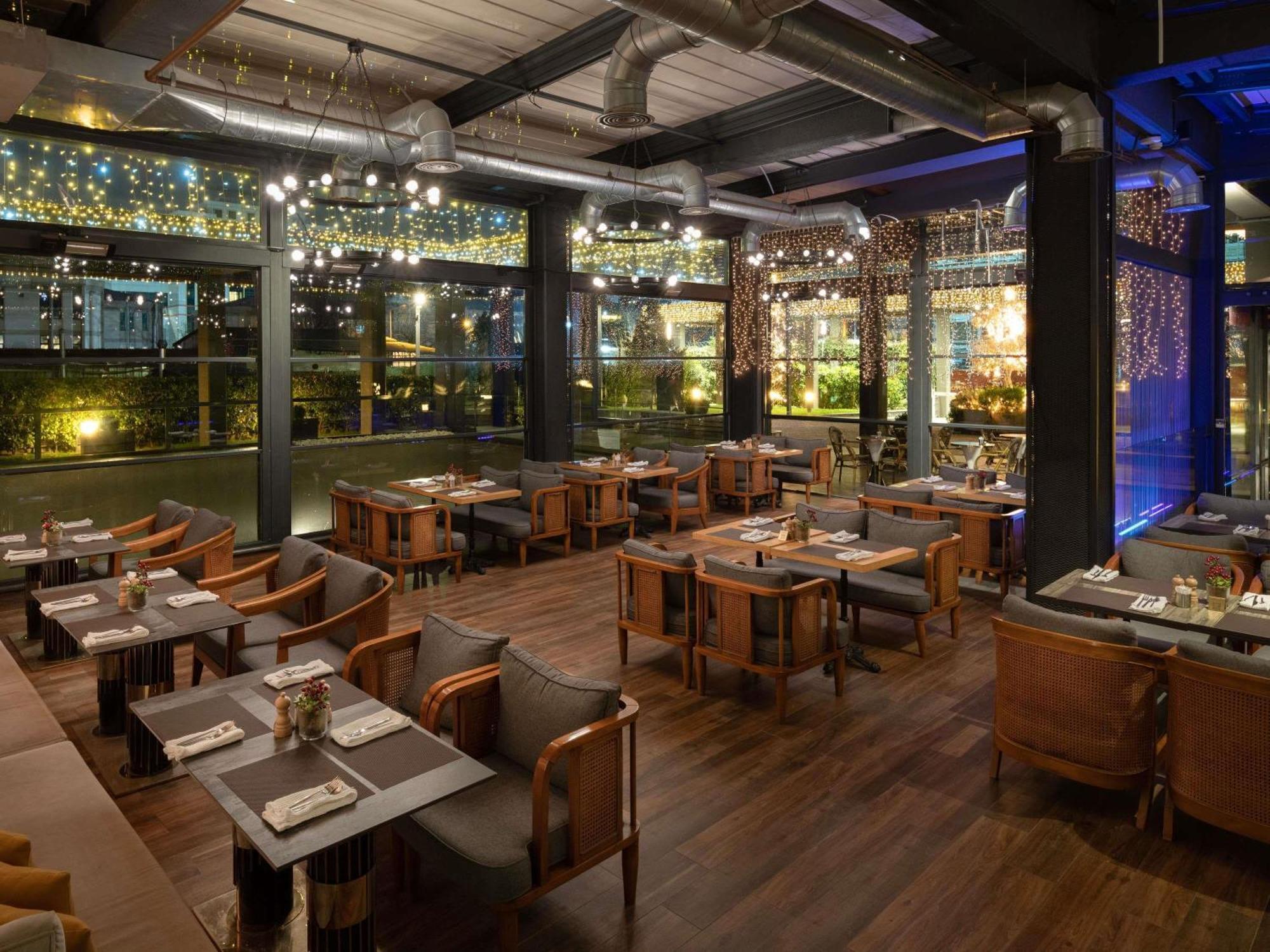 Movenpick Living Istanbul West Hotel Bagian luar foto