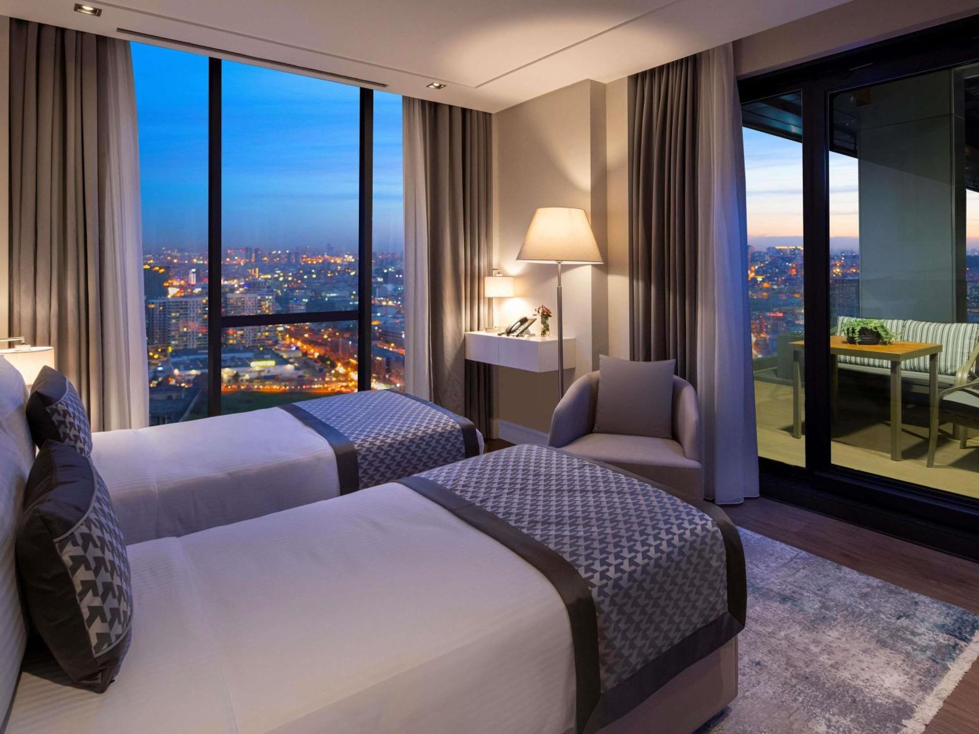 Movenpick Living Istanbul West Hotel Bagian luar foto