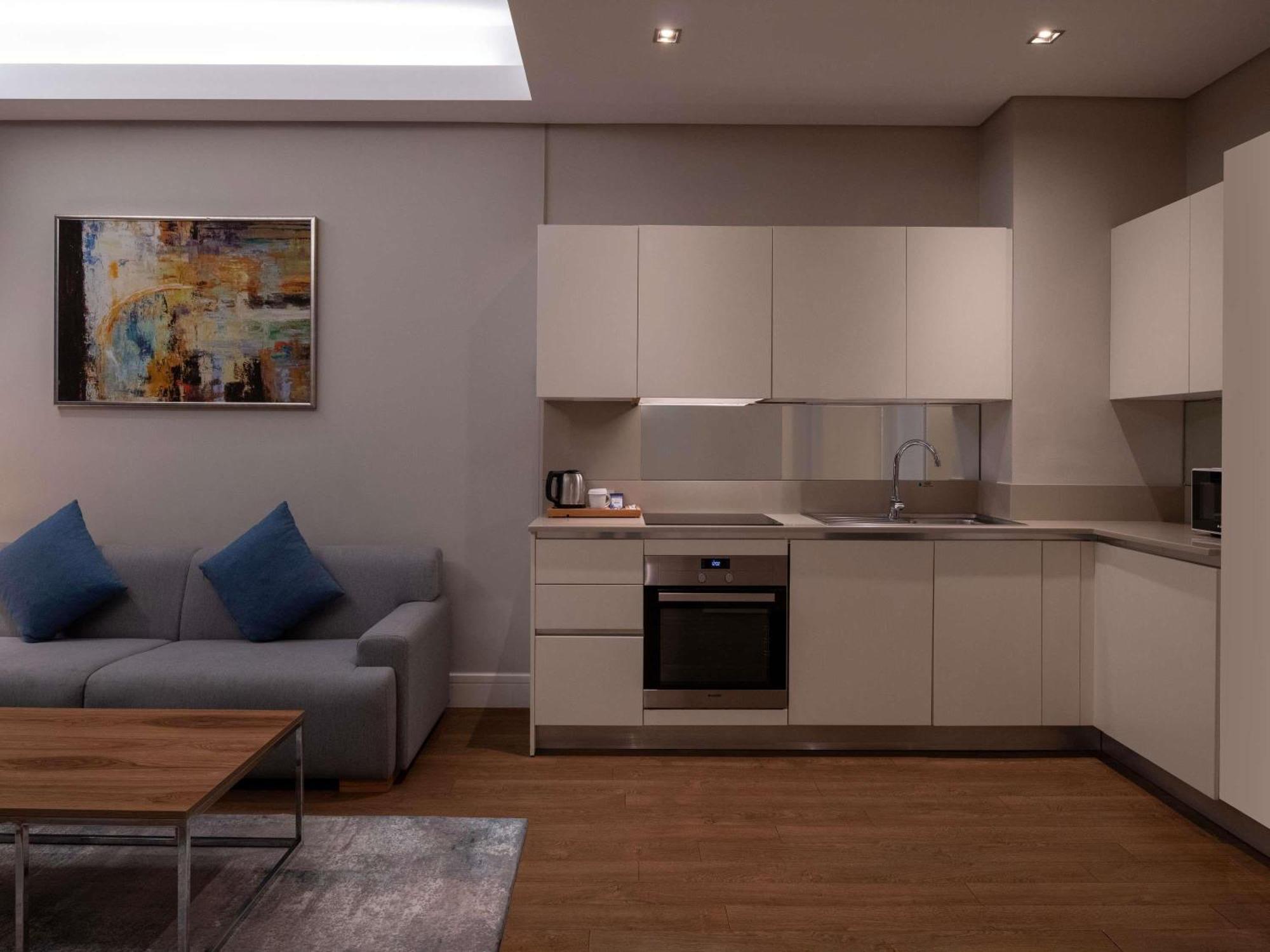 Movenpick Living Istanbul West Hotel Bagian luar foto