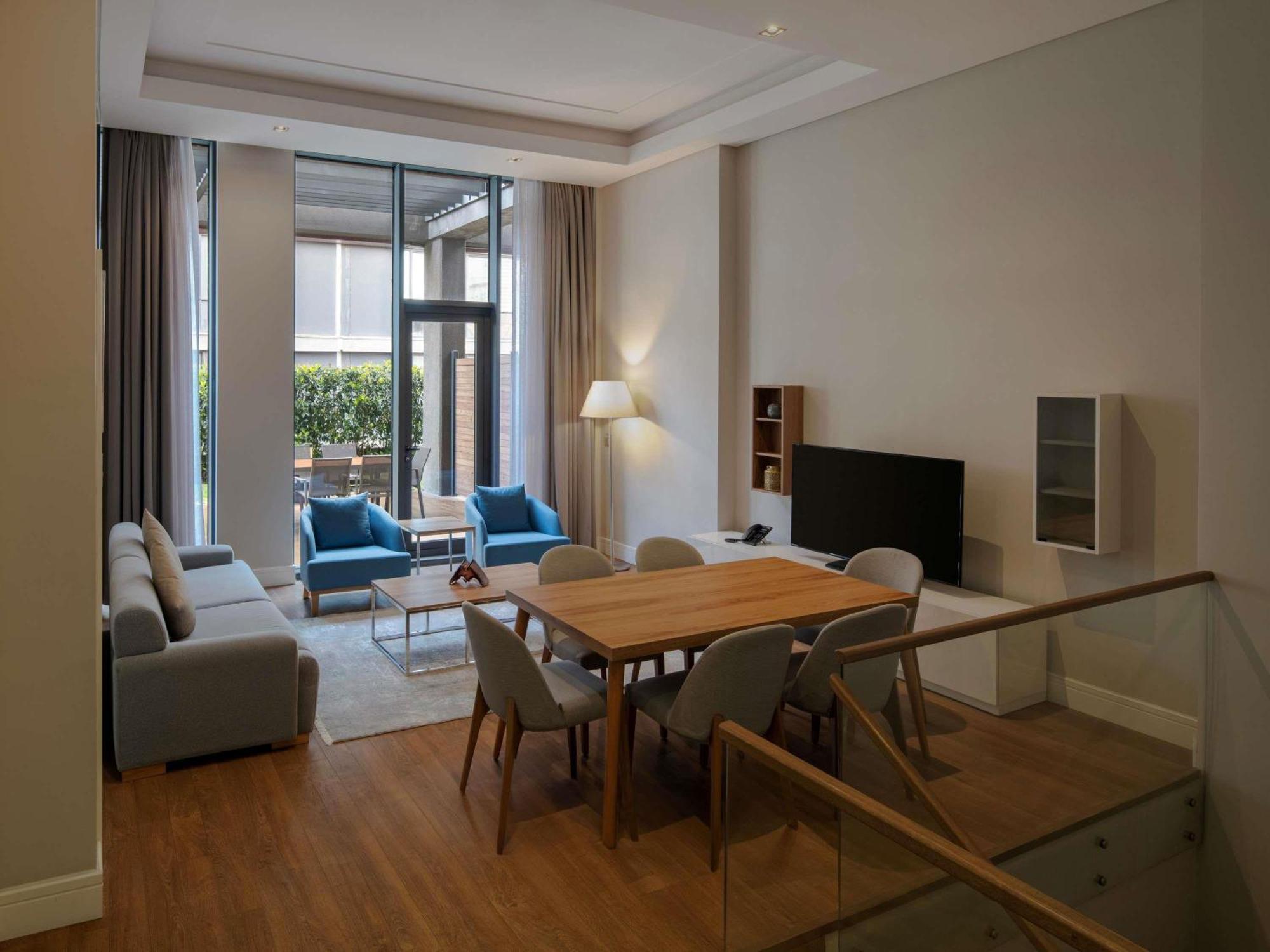 Movenpick Living Istanbul West Hotel Bagian luar foto
