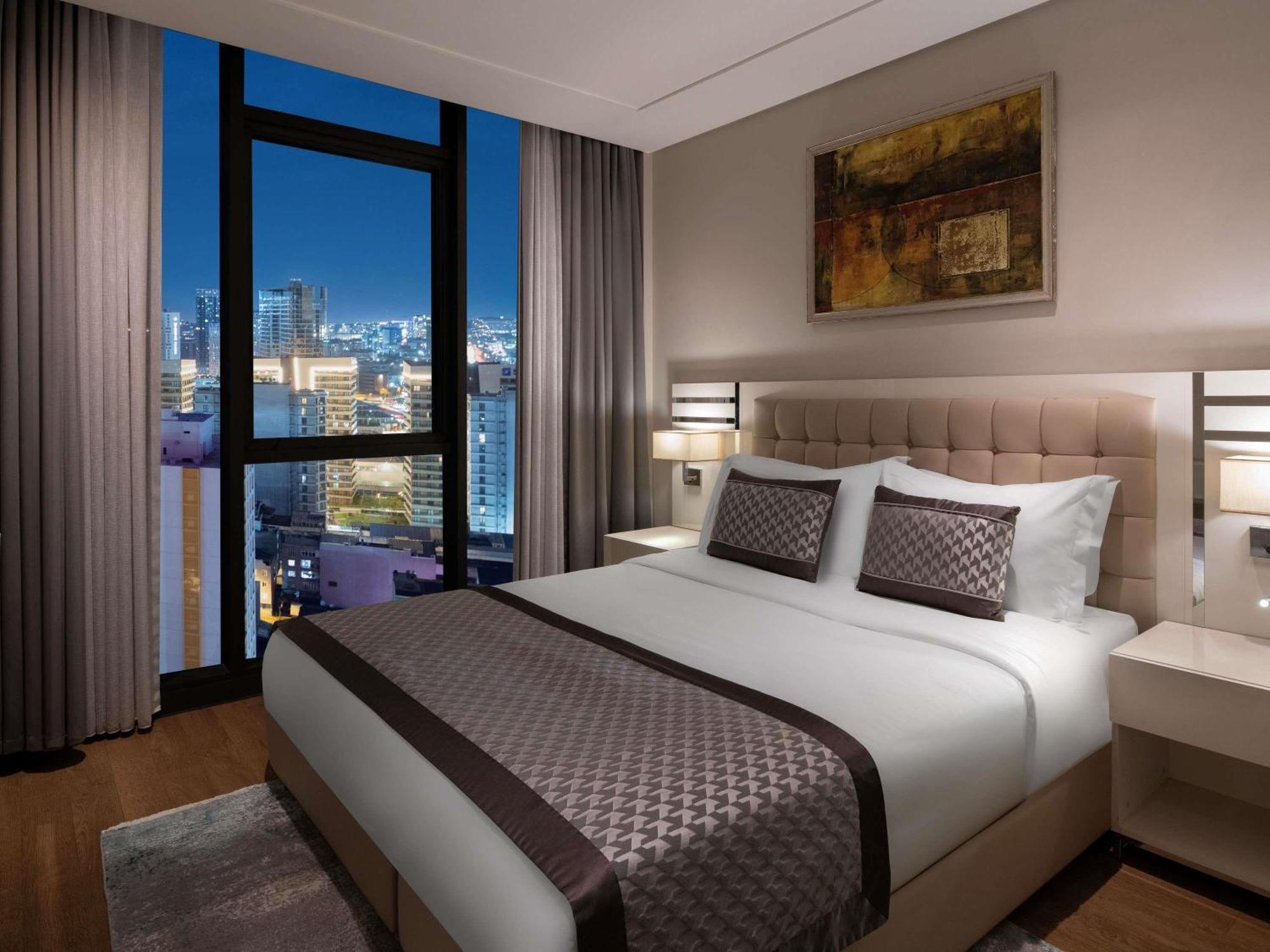 Movenpick Living Istanbul West Hotel Bagian luar foto