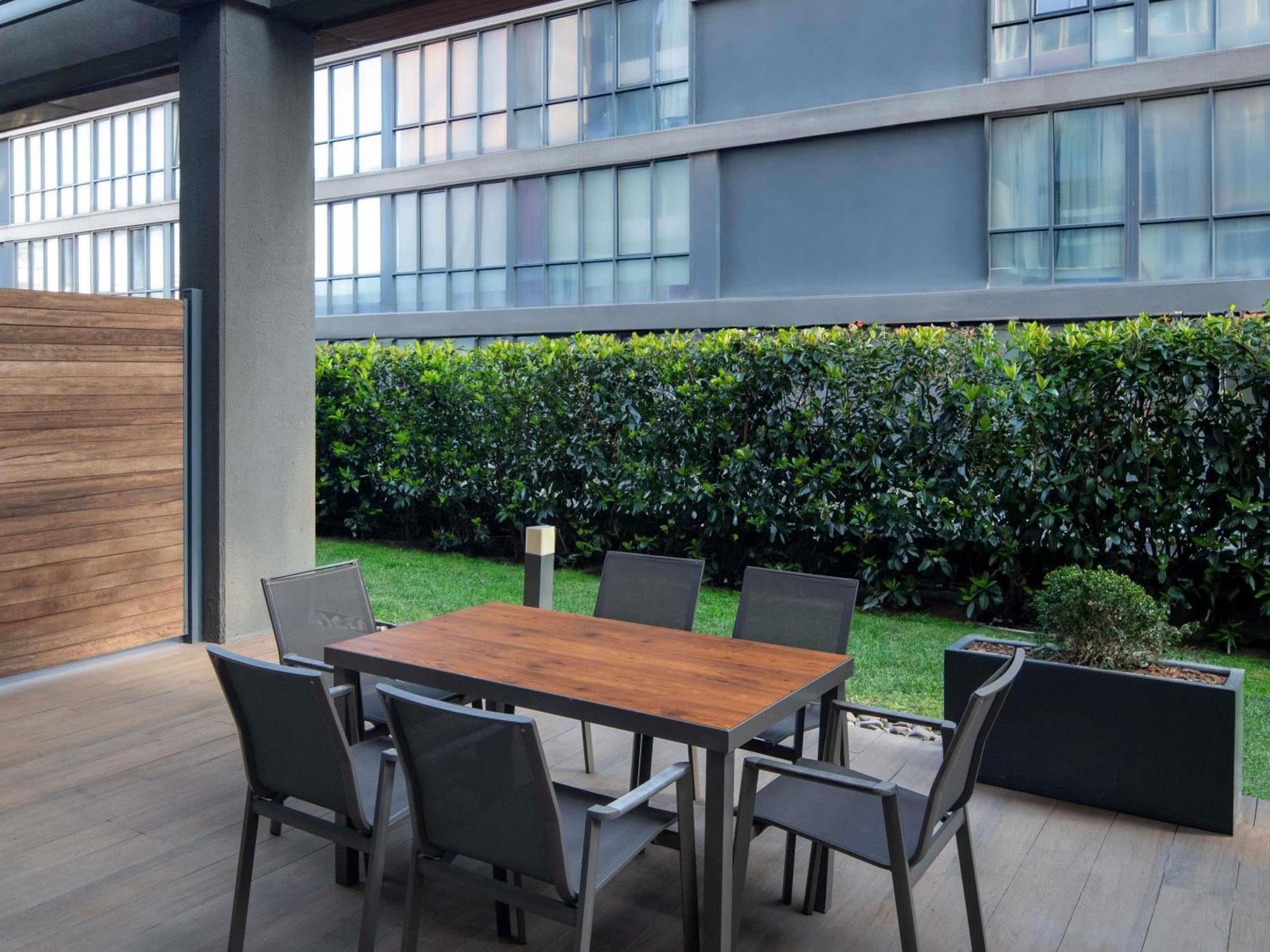 Movenpick Living Istanbul West Hotel Bagian luar foto