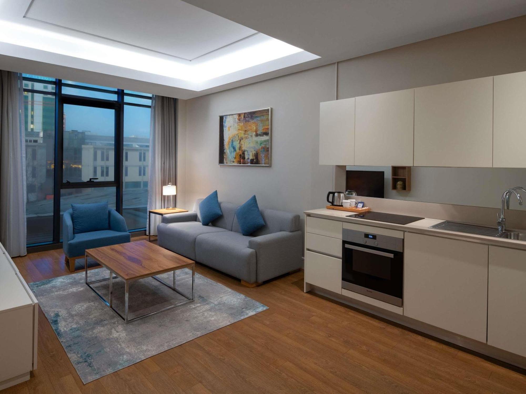 Movenpick Living Istanbul West Hotel Bagian luar foto