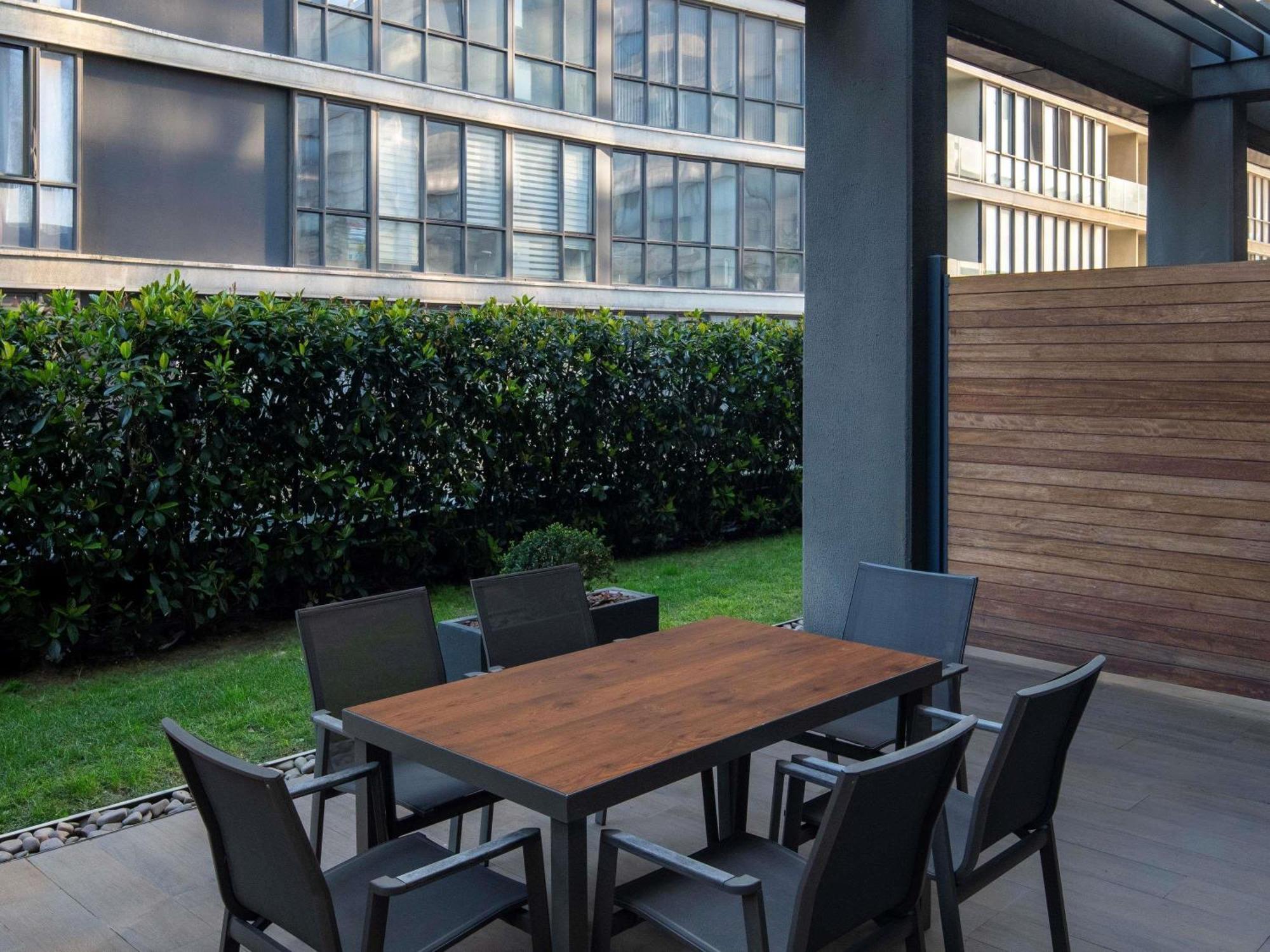 Movenpick Living Istanbul West Hotel Bagian luar foto
