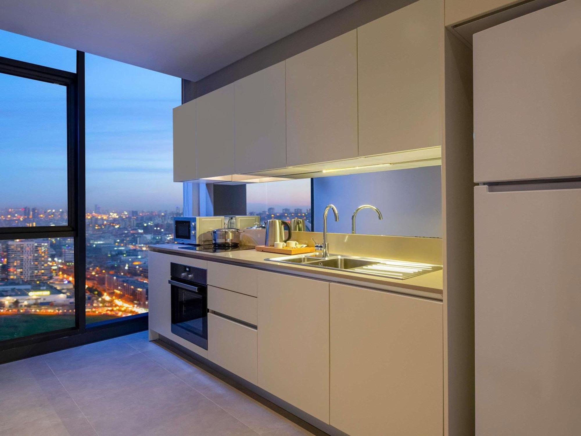 Movenpick Living Istanbul West Hotel Bagian luar foto