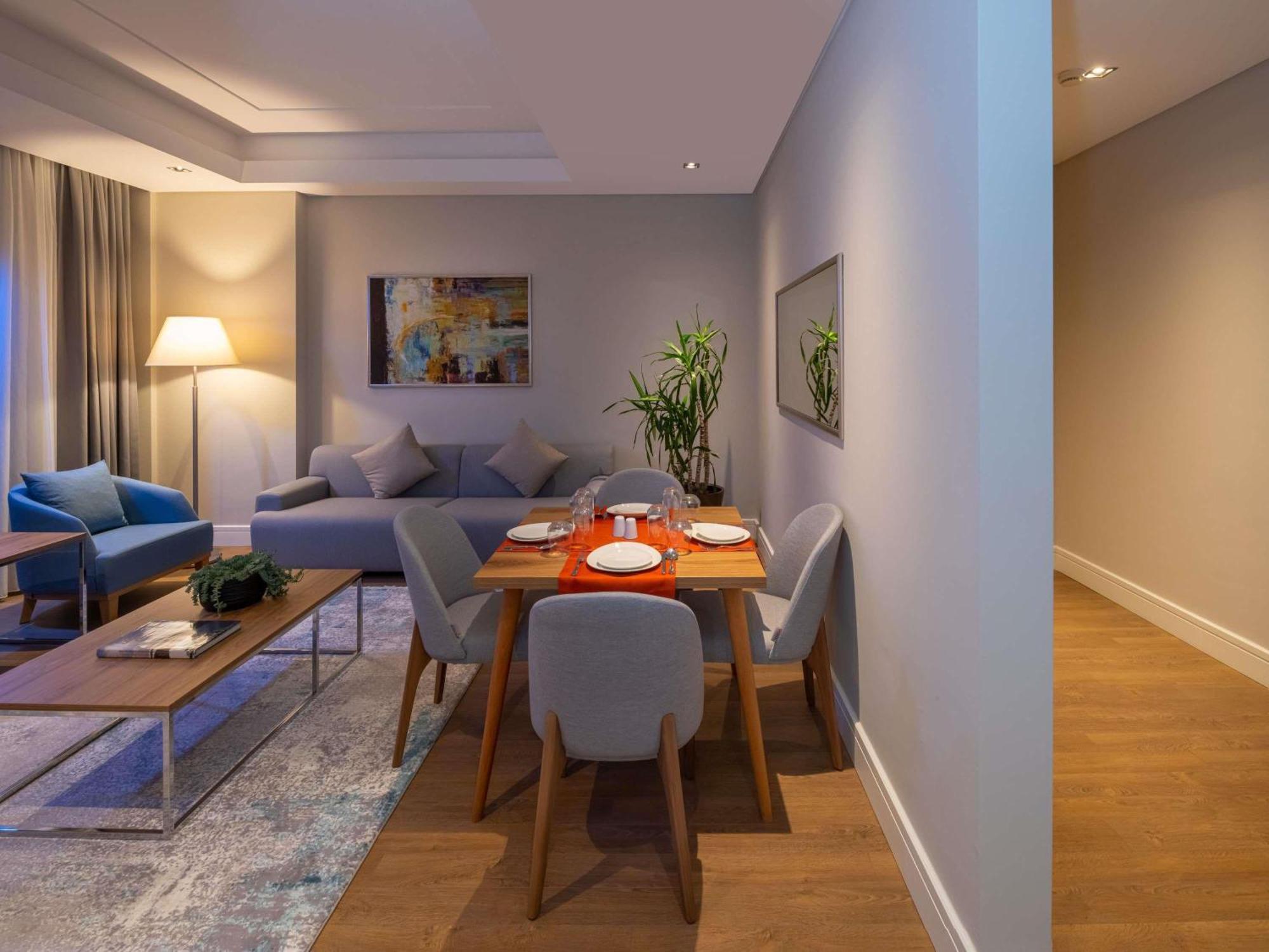 Movenpick Living Istanbul West Hotel Bagian luar foto