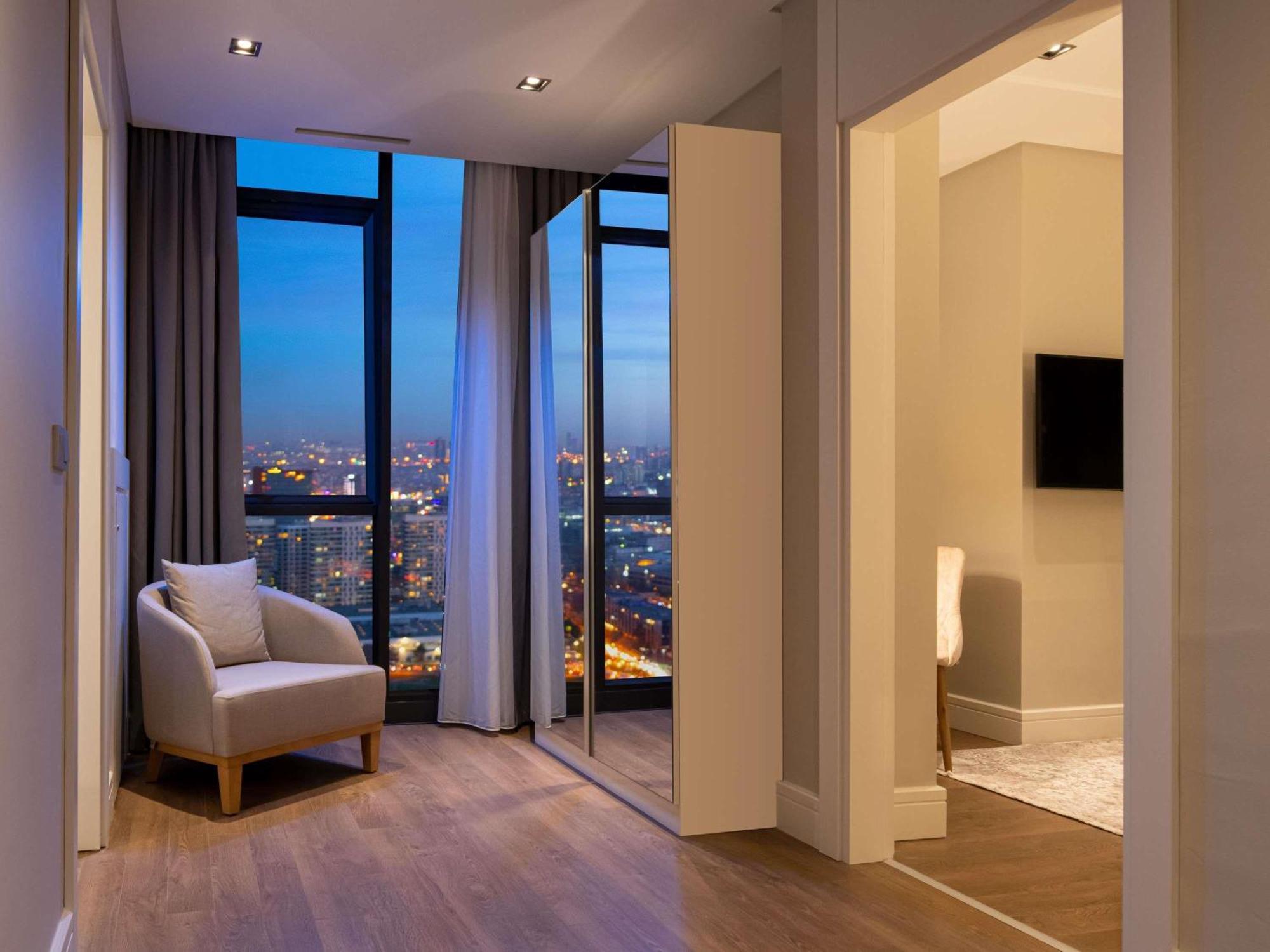 Movenpick Living Istanbul West Hotel Bagian luar foto