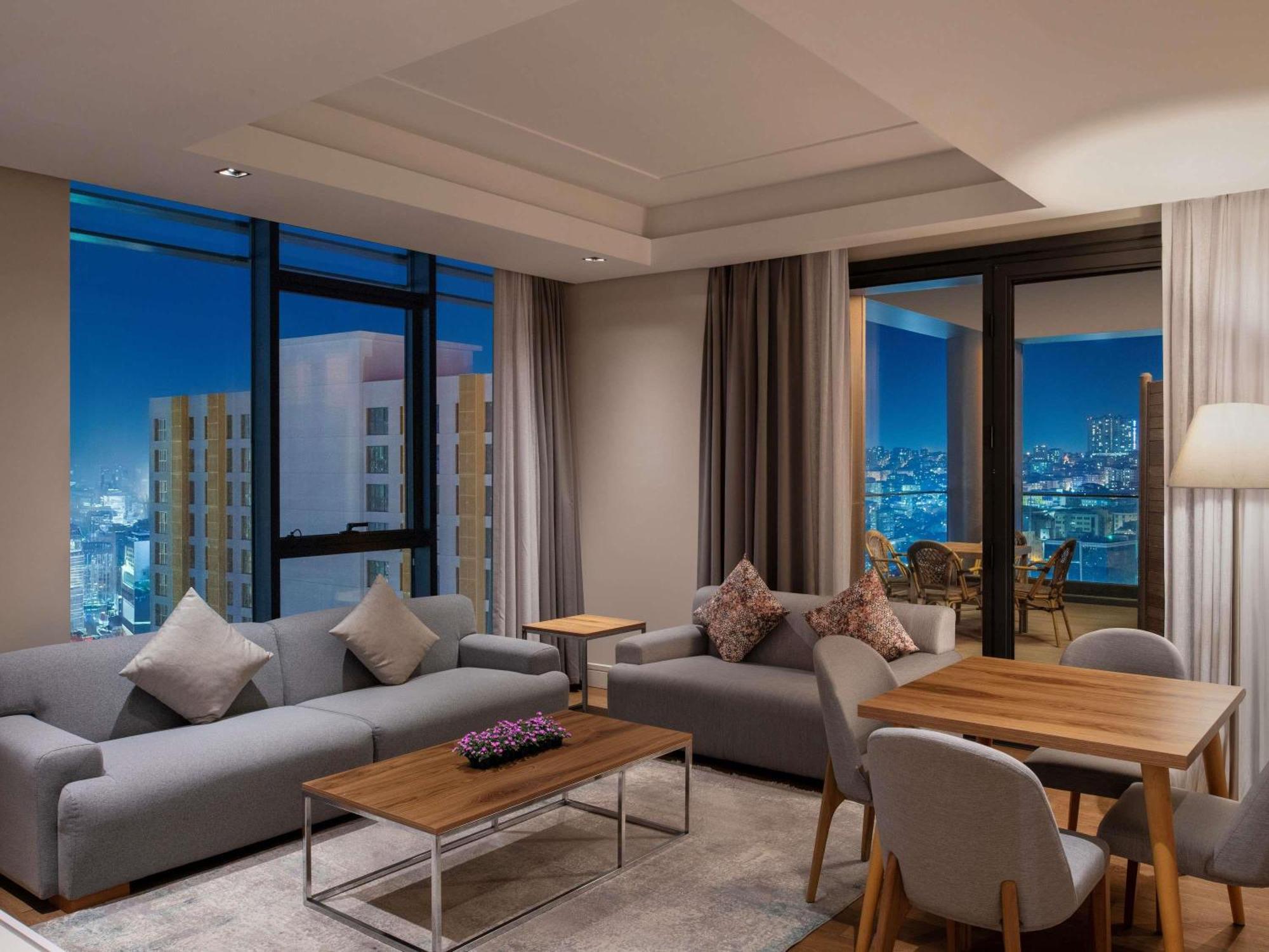 Movenpick Living Istanbul West Hotel Bagian luar foto